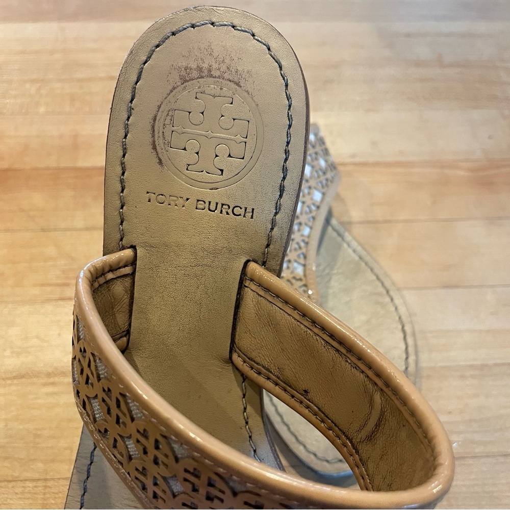 Tory Burch Women's Size 7.5 Daisy
Perforated Roselle Thong Sandal - Picture 4 of 8